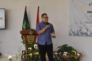 Vicky Tri Anugrah, S.P, alumni Agroteknologi memberi pembekalan kepada calon sarjana