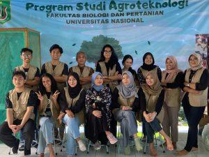 Para Mahasiswa Agroteknologi yang Bertugas Menjadi Mentor