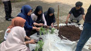 Read more about the article Mempererat Kekeluargaan Antar Mahasiswa, HIMAGRO Adakan RABUKU di Lingkungan Laboratorium