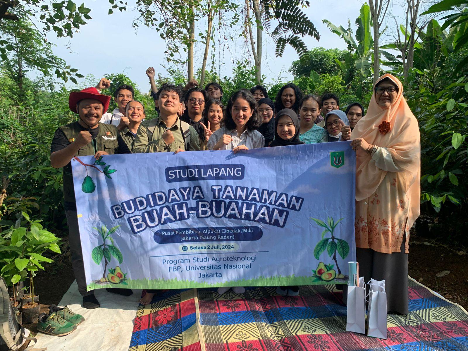 You are currently viewing Mahasiswa Agroteknologi UNAS Lakukan Studi Lapang di Kebun Alpukat Jakarta Milik Duta Petani Milenial